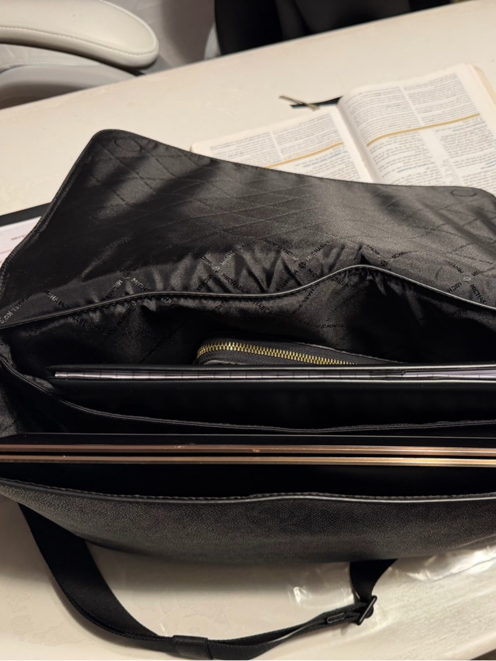 Michael Kors tote brief. Never used - Picture 5 of 5
